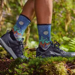 Women's Trail Run Mountain Print Crew Socks - Twilight Blue